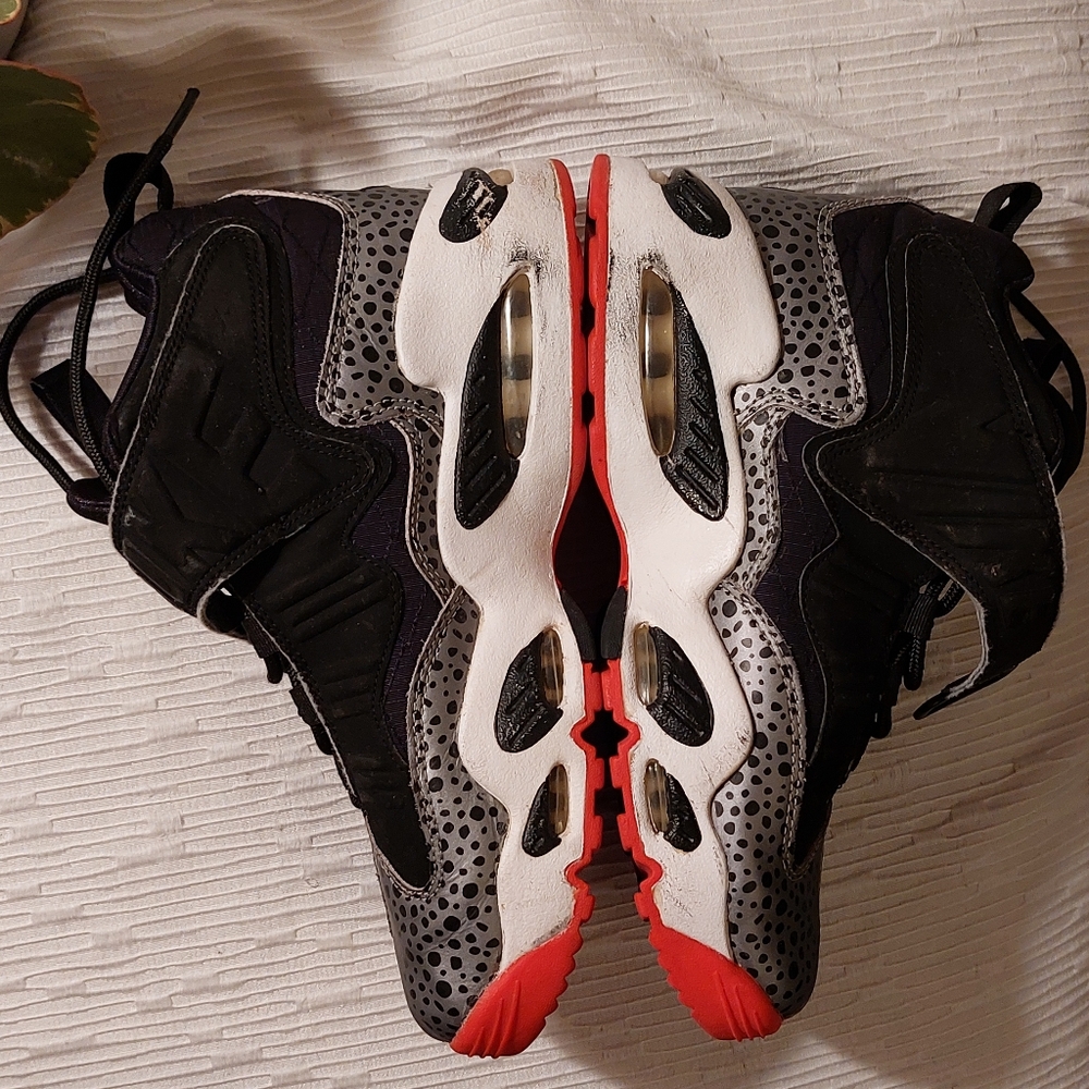 Nike Kids Black and Red Athletic Shoes - Picture 7 of 12